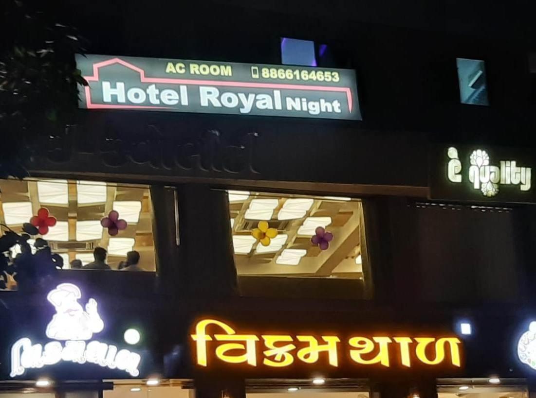 Hotel Royal Night Ahmedabad Extérieur photo