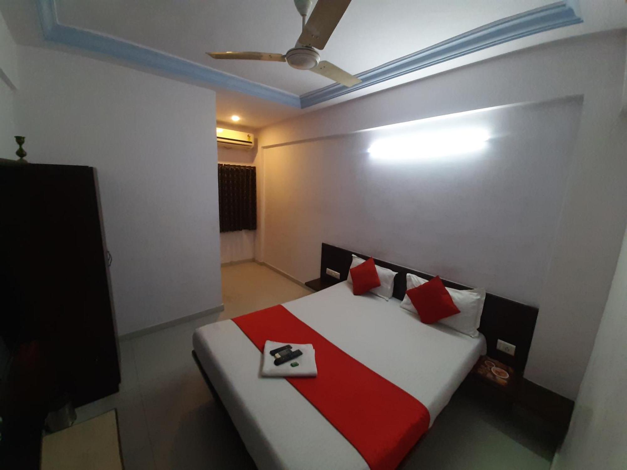 Hotel Royal Night Ahmedabad Extérieur photo