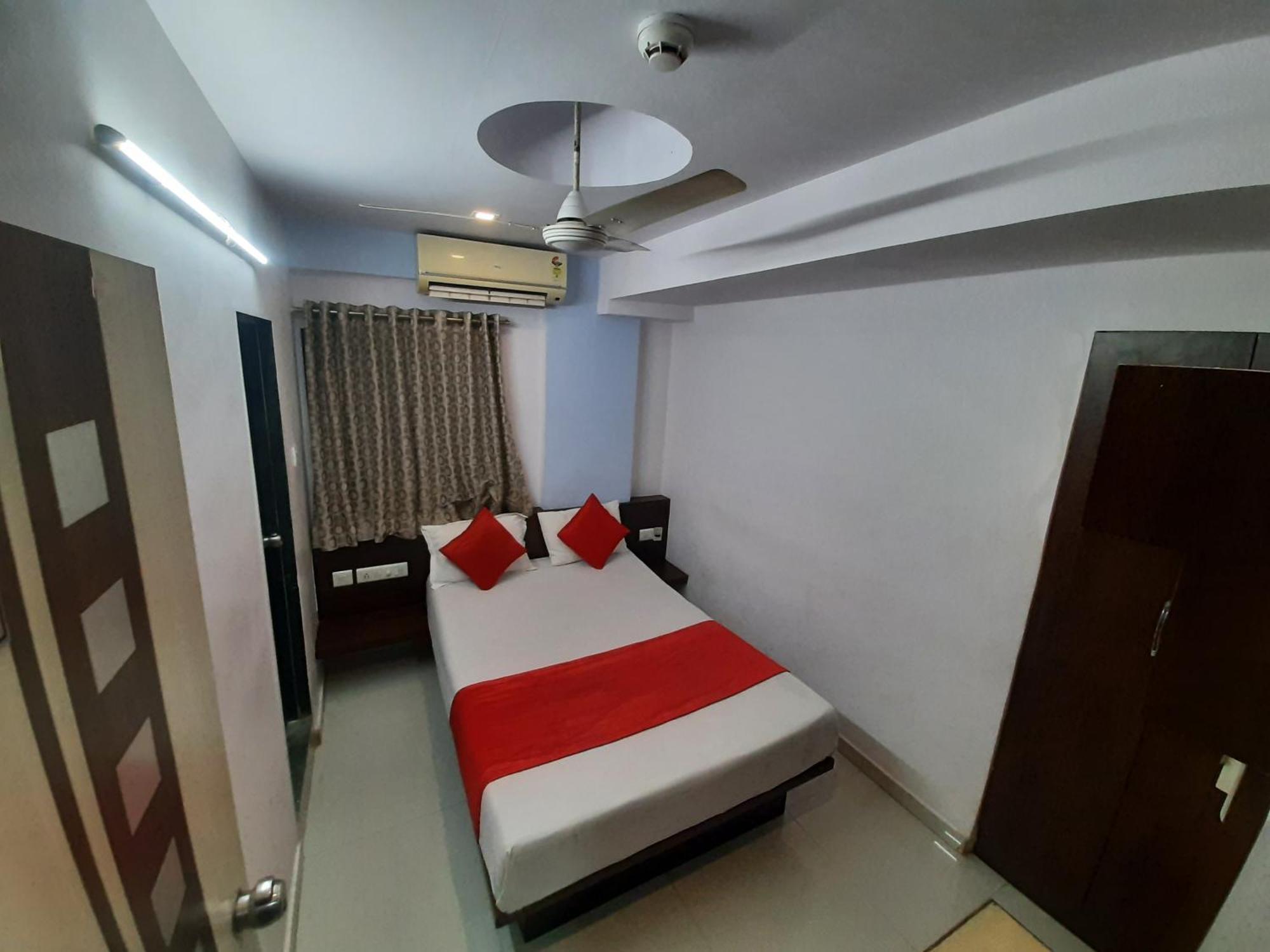 Hotel Royal Night Ahmedabad Extérieur photo