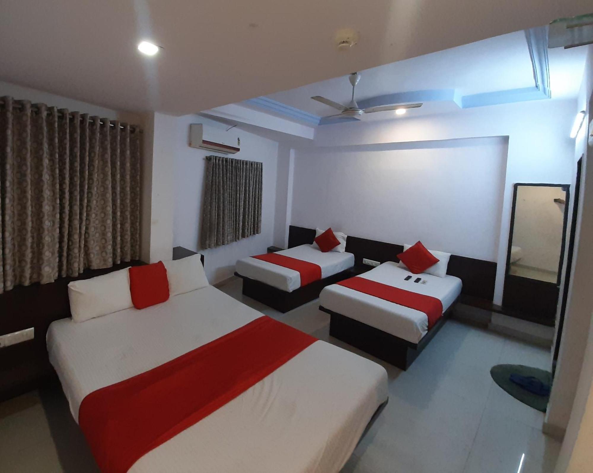 Hotel Royal Night Ahmedabad Extérieur photo