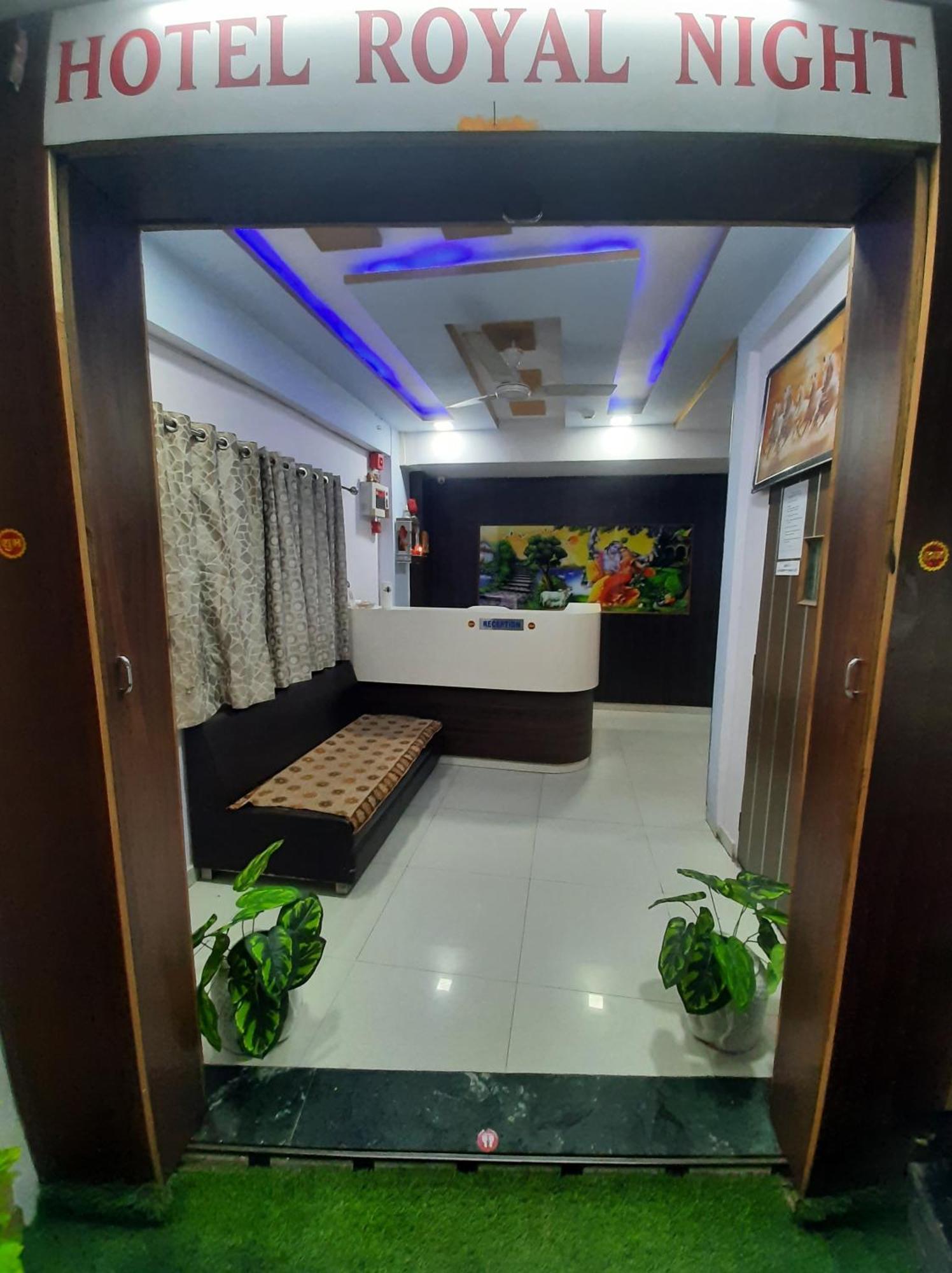 Hotel Royal Night Ahmedabad Extérieur photo
