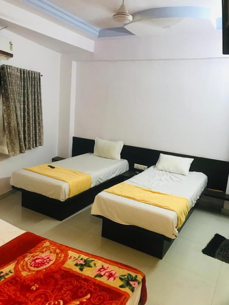 Hotel Royal Night Ahmedabad Extérieur photo