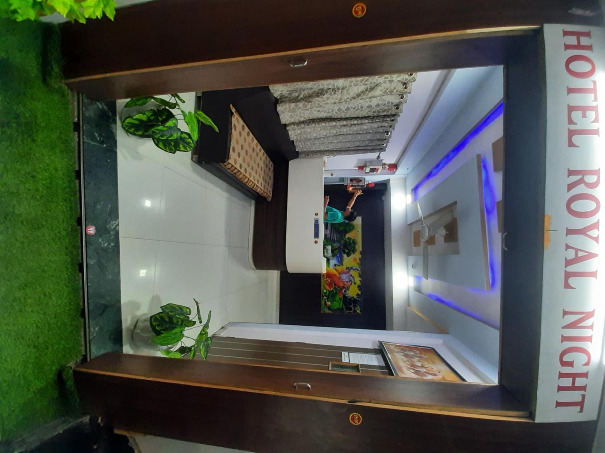 Hotel Royal Night Ahmedabad Extérieur photo